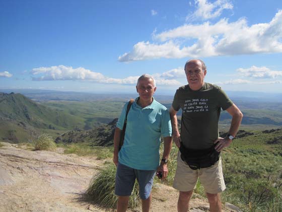 Angelo Ropolo y Giuseppe Ropolo en el camino de las altas cumbres de Crdoba (3/Feb/2010)