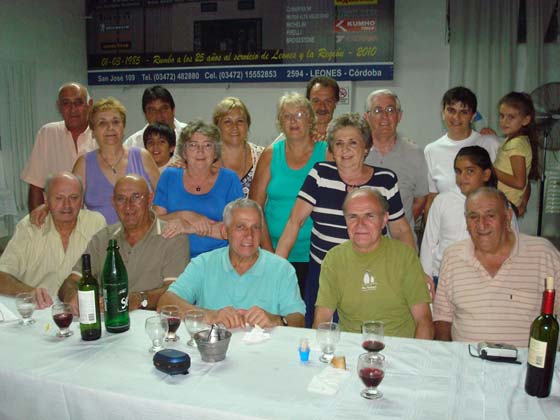 Angelo Ropolo y Giuseppe Ropolo en la cena en Leones, provincia de C�rdoba, con Familares (31/Ene/2010)