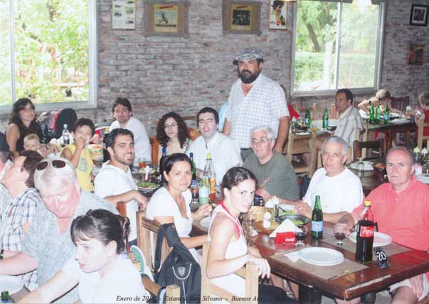 Angelo Ropolo y Giuseppe Ropolo en el almuerzo en la estancia Don Silvano con familiares (30/Ene/2010)