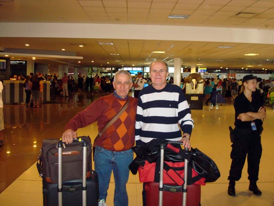 Angelo Ropolo y Giuseppe Ropolo en su arribo a Ezeiza (28/Ene/2010)