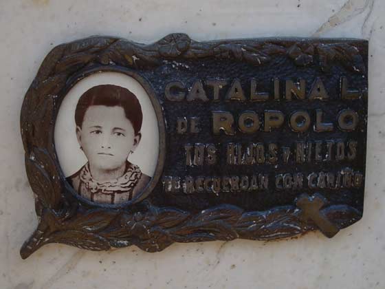 Lpida Catalina Libra en el cementerio de Leones (Foto ao 2010)