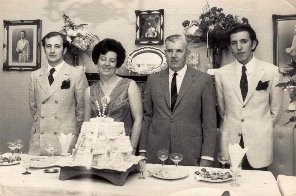 La Familia de Atilio Vicente Ropolo y Maria Riquela Masnaghi en las Bodas de Plata (Año 1970)