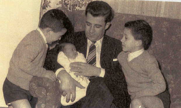 Elvio Vicente Rocchia con sus tres primeros Hijos (Año 1958)