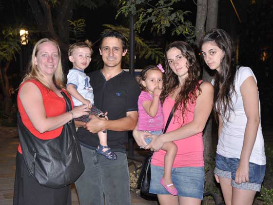 La familia de Gisela Mariela Ropolo y Diego Alberto Calvo con familiares (Ene/2011)