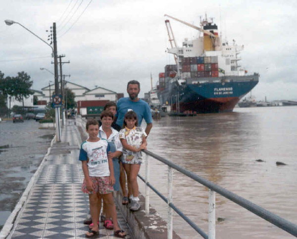 La Familia de José Luis Ropolo de Vacaciones en el Puerto de Itajai - Rio Grande do Sul - Brasil (Año 1993)