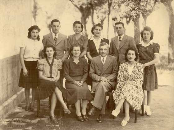 Jos Mateo Ropolo y Maria Luisa Schnidrig con sus hijos (Ao 1943)