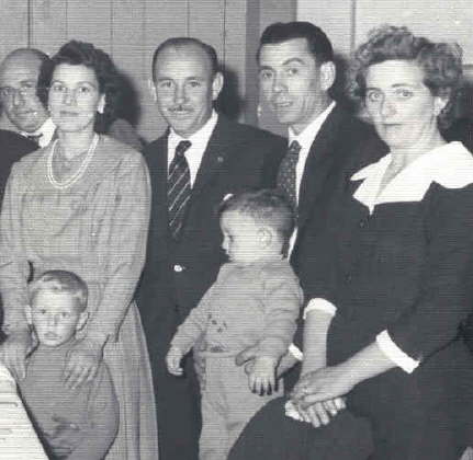 Letizia Angela Ropolo y Alberto Raúl Follonier con Familiares (Ao 1960)