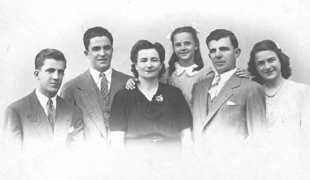 Toda la Familia de Lorenzo Rocchia y Margarita Rosa Pasquale (Año 1947)
