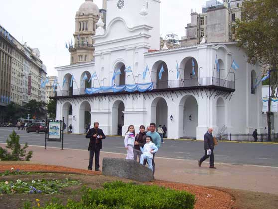 Toda la familia de Maria Alejandra Amarante y Martin Eduardo Lopez Bonfanti en el Cabildo (Ao 2010)