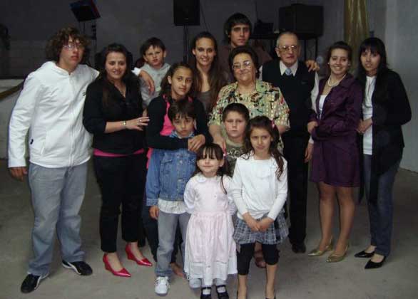 Nervi Domingo Luis Ropolo y Nella Eve Lucia Fraticelli en su Bodas de Oro con sus nietos (Ao 2009)