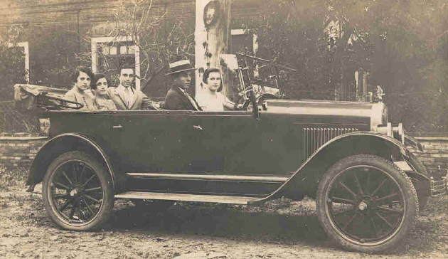 En Felicia en el automvil Chevrolet 1924, propiedad de Lorenzo Jos (Ao 1926)