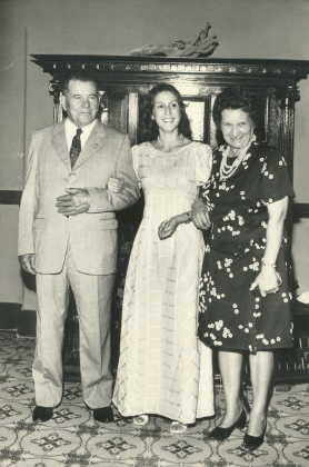 Ricardo y Juana con su Nieta Ana Mara