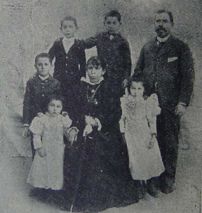 Vicente Cipriano Ropolo y Luisa Scandalo con sus hijos (Año 1900)