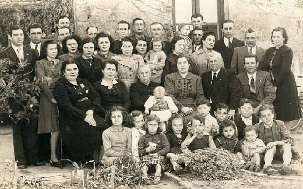 Luisa Scandalo con familiares en el da que se hizo la sucecin, en la casa de Felicia (Ao 1938)