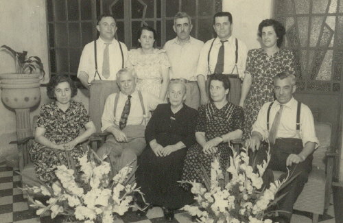 Luisa festeja sus 80 años con sus Hijos (Año 1947)